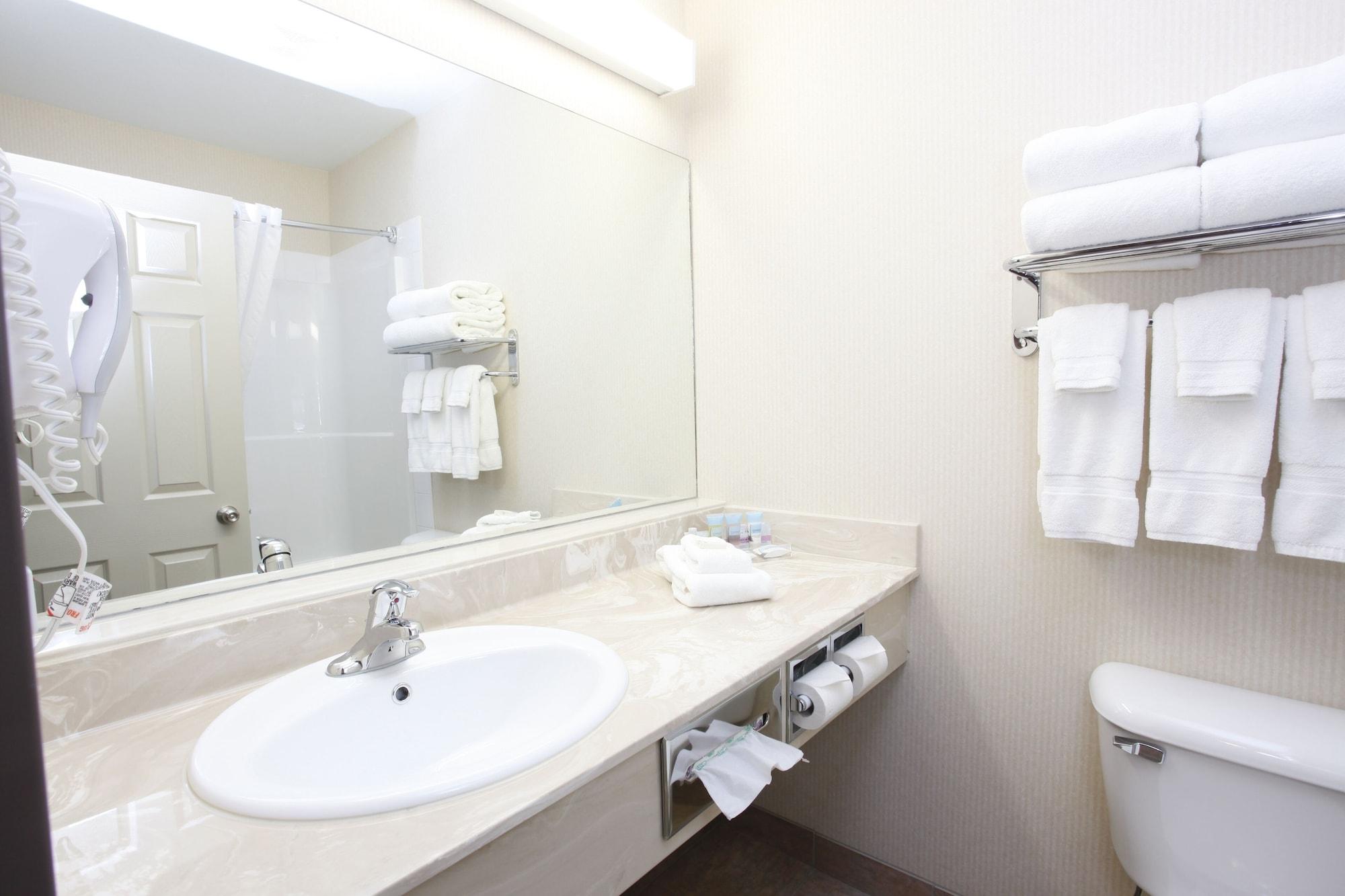 Stonebridge Hotel 4*